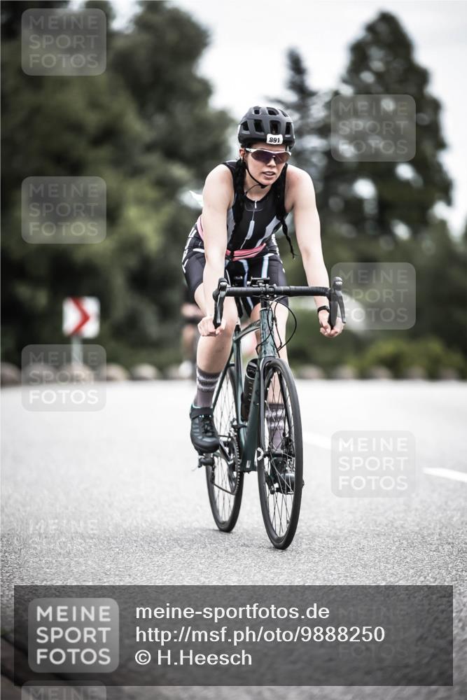 21.06.2026 - 29. Vierlanden-Triathlon H.Heesch http://msf.ph/oto/9888250 21.06.2026 12:15:41 Radfahren 891, 930 meine-sportfotos.de
