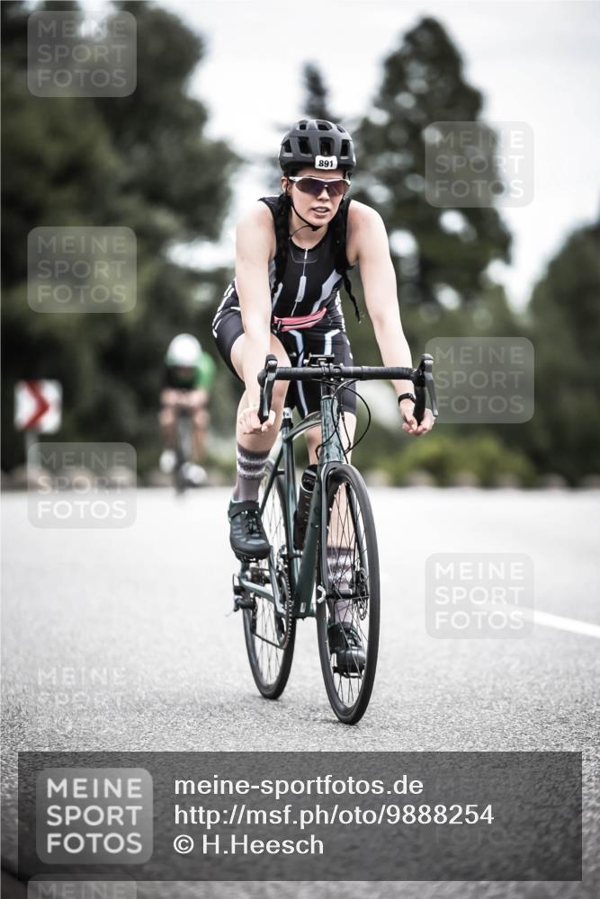 21.06.2026 - 29. Vierlanden-Triathlon H.Heesch http://msf.ph/oto/9888254 21.06.2026 12:15:41 Radfahren 891, 930 meine-sportfotos.de