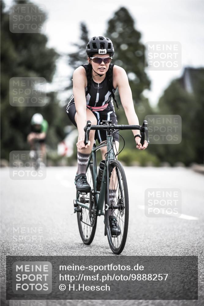21.06.2026 - 29. Vierlanden-Triathlon H.Heesch http://msf.ph/oto/9888257 21.06.2026 12:15:41 Radfahren 891, 930 meine-sportfotos.de