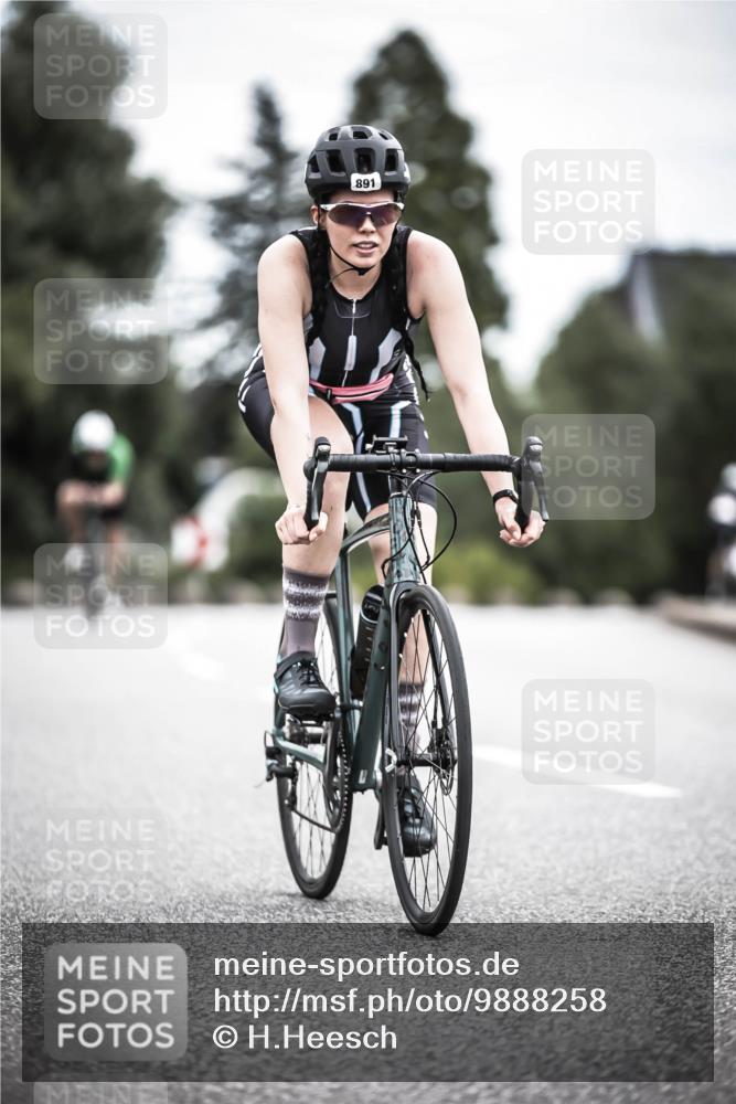 21.06.2026 - 29. Vierlanden-Triathlon H.Heesch http://msf.ph/oto/9888258 21.06.2026 12:15:41 Radfahren 891, 930 meine-sportfotos.de