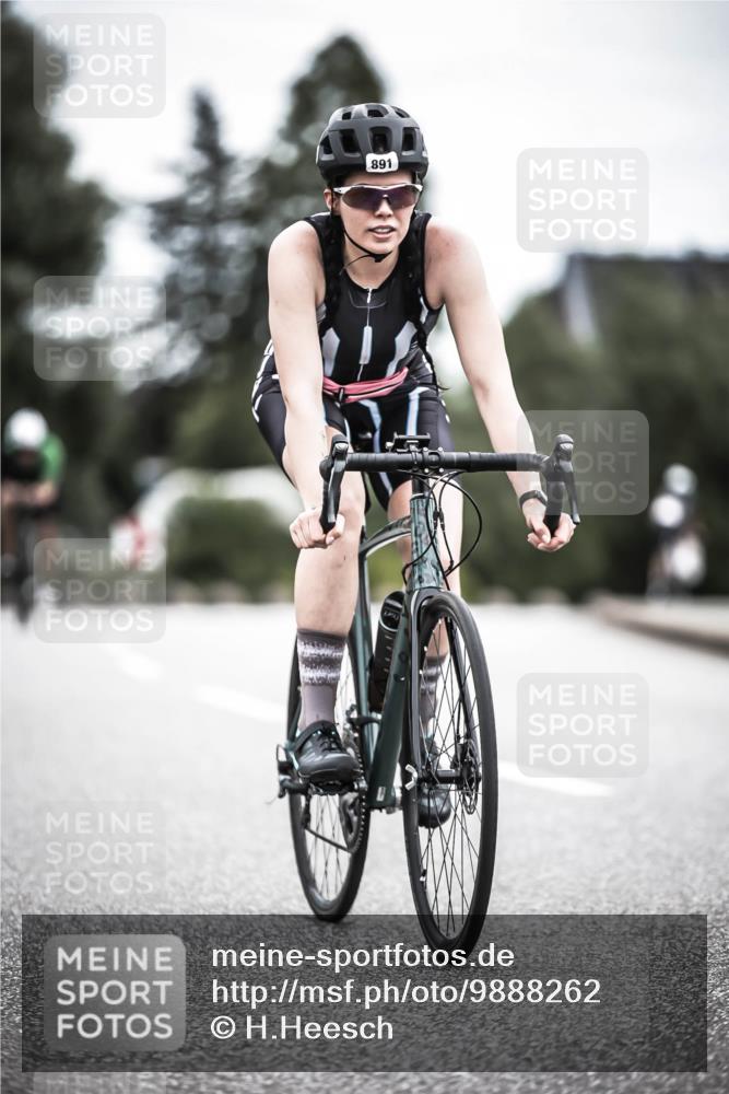 21.06.2026 - 29. Vierlanden-Triathlon H.Heesch http://msf.ph/oto/9888262 21.06.2026 12:15:41 Radfahren 891, 930 meine-sportfotos.de