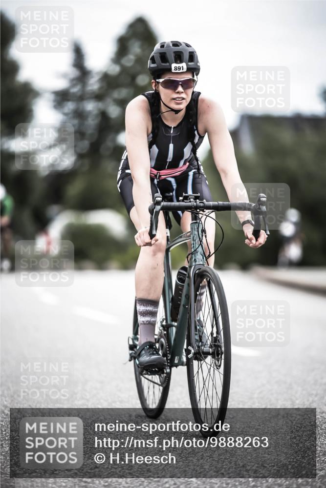 21.06.2026 - 29. Vierlanden-Triathlon H.Heesch http://msf.ph/oto/9888263 21.06.2026 12:15:41 Radfahren 891, 930 meine-sportfotos.de