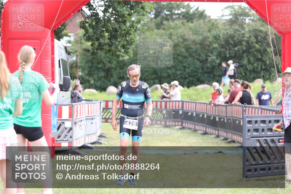 21.06.2026 - 29. Vierlanden-Triathlon Andreas Tolksdorf http://msf.ph/oto/9888264 21.06.2026 11:41:22 Ziel 426, 557, 426, 557 meine-sportfotos.de