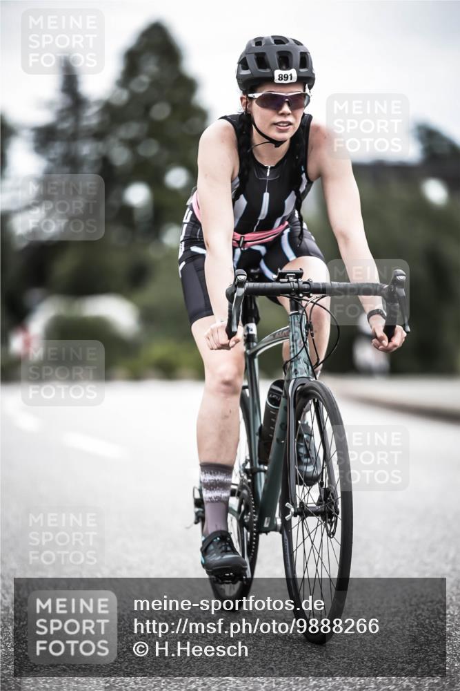 21.06.2026 - 29. Vierlanden-Triathlon H.Heesch http://msf.ph/oto/9888266 21.06.2026 12:15:42 Radfahren 891, 930 meine-sportfotos.de