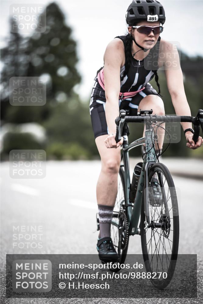 21.06.2026 - 29. Vierlanden-Triathlon H.Heesch http://msf.ph/oto/9888270 21.06.2026 12:15:42 Radfahren 891, 930 meine-sportfotos.de
