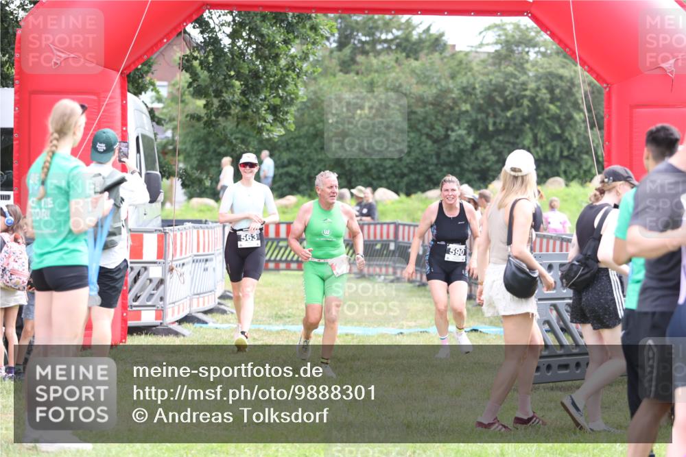 21.06.2026 - 29. Vierlanden-Triathlon Andreas Tolksdorf http://msf.ph/oto/9888301 21.06.2026 11:41:48 Ziel 205, 563, 590, 205, 563, 590 meine-sportfotos.de