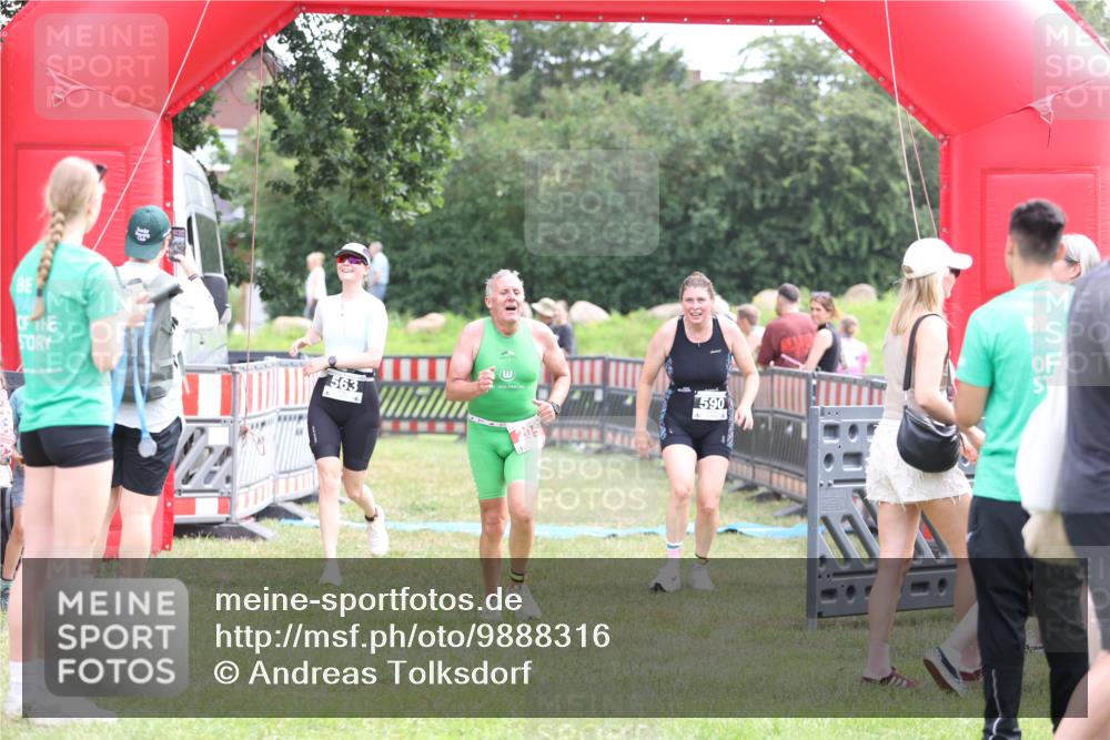 21.06.2026 - 29. Vierlanden-Triathlon Andreas Tolksdorf http://msf.ph/oto/9888316 21.06.2026 11:41:48 Ziel 205, 563, 590, 205, 563, 590 meine-sportfotos.de