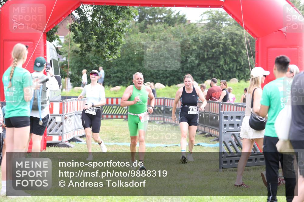 21.06.2026 - 29. Vierlanden-Triathlon Andreas Tolksdorf http://msf.ph/oto/9888319 21.06.2026 11:41:48 Ziel 205, 563, 590, 205, 563, 590 meine-sportfotos.de
