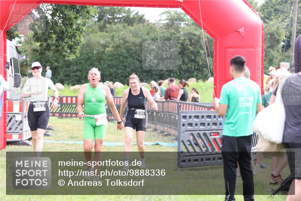21.06.2026 - 29. Vierlanden-Triathlon Andreas Tolksdorf http://msf.ph/oto/9888336 21.06.2026 11:41:49 Ziel 205, 563, 590, 205, 563, 590 meine-sportfotos.de