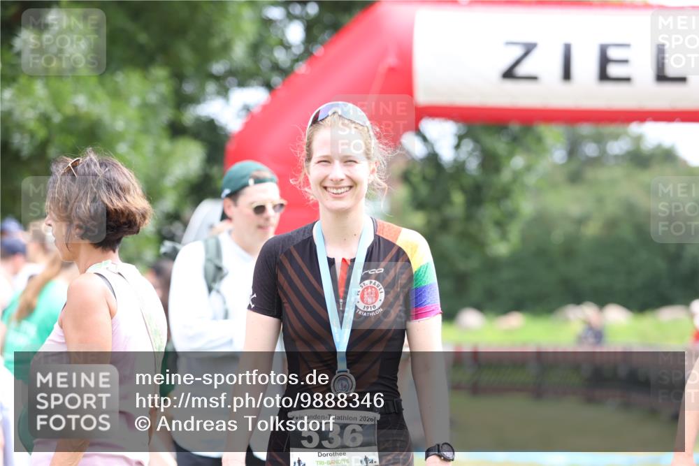 21.06.2026 - 29. Vierlanden-Triathlon Andreas Tolksdorf http://msf.ph/oto/9888346 21.06.2026 11:42:01 Ziel 478, 583, 478, 583 meine-sportfotos.de