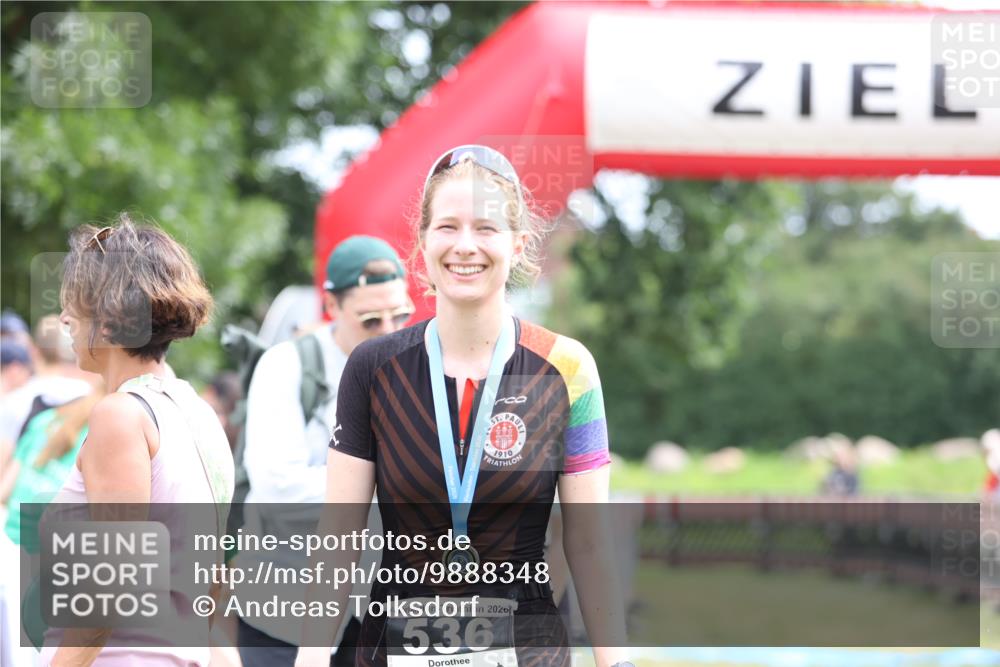 21.06.2026 - 29. Vierlanden-Triathlon Andreas Tolksdorf http://msf.ph/oto/9888348 21.06.2026 11:42:01 Ziel 478, 583, 478, 583 meine-sportfotos.de