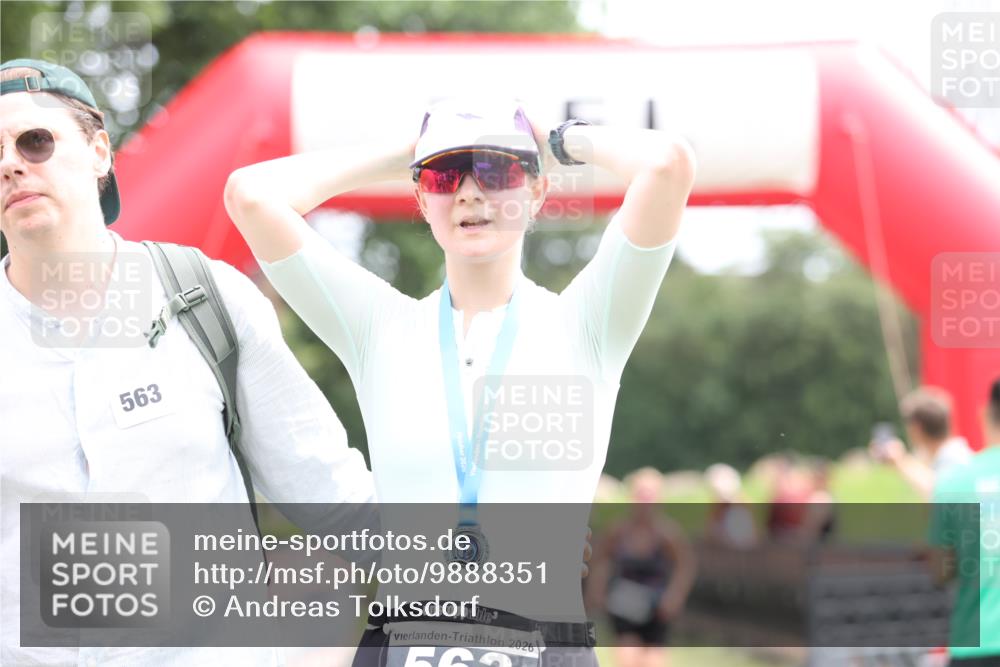 21.06.2026 - 29. Vierlanden-Triathlon Andreas Tolksdorf http://msf.ph/oto/9888351 21.06.2026 11:42:08 Ziel 478, 583, 478, 583 meine-sportfotos.de