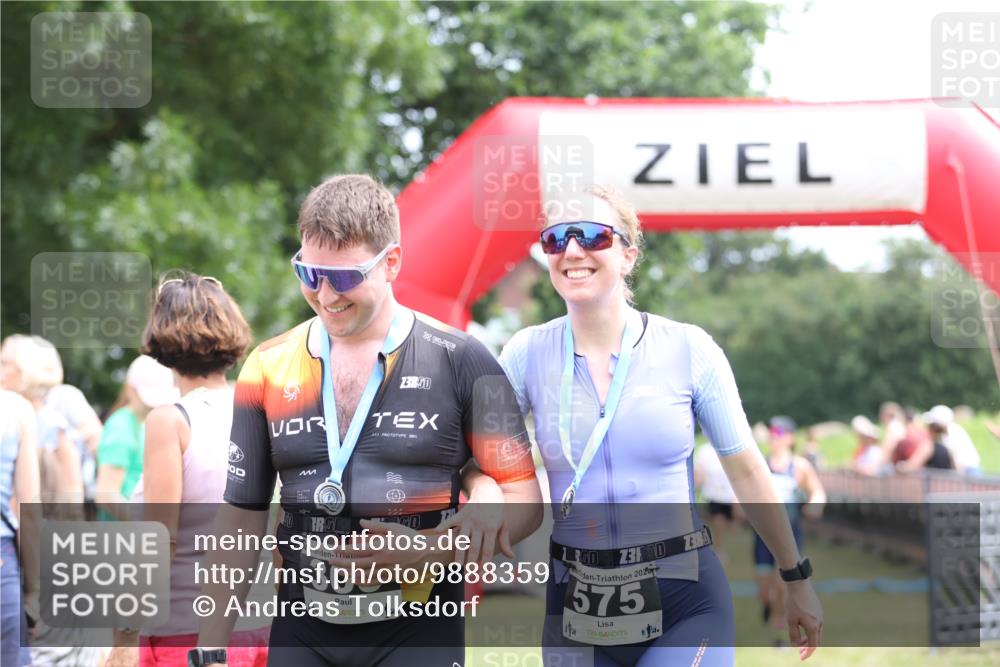 21.06.2026 - 29. Vierlanden-Triathlon Andreas Tolksdorf http://msf.ph/oto/9888359 21.06.2026 11:42:26 Ziel 484, 570, 579, 484, 570, 579 meine-sportfotos.de