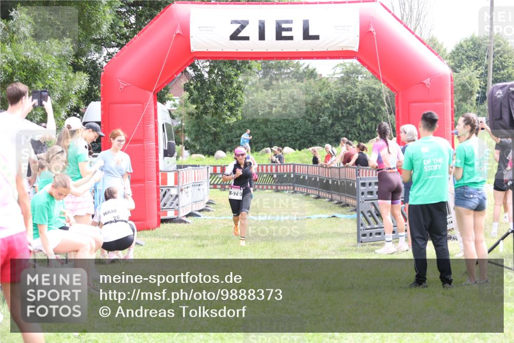 21.06.2026 - 29. Vierlanden-Triathlon Andreas Tolksdorf http://msf.ph/oto/9888373 21.06.2026 11:42:39 Ziel 515, 570, 515, 570 meine-sportfotos.de