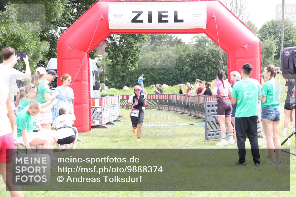 21.06.2026 - 29. Vierlanden-Triathlon Andreas Tolksdorf http://msf.ph/oto/9888374 21.06.2026 11:42:39 Ziel 515, 570, 515, 570 meine-sportfotos.de
