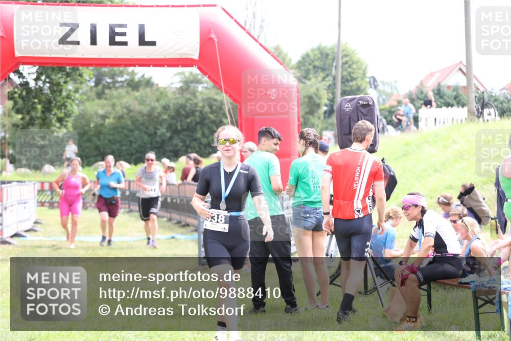 21.06.2026 - 29. Vierlanden-Triathlon Andreas Tolksdorf http://msf.ph/oto/9888410 21.06.2026 11:43:08 Ziel 613, 613 meine-sportfotos.de