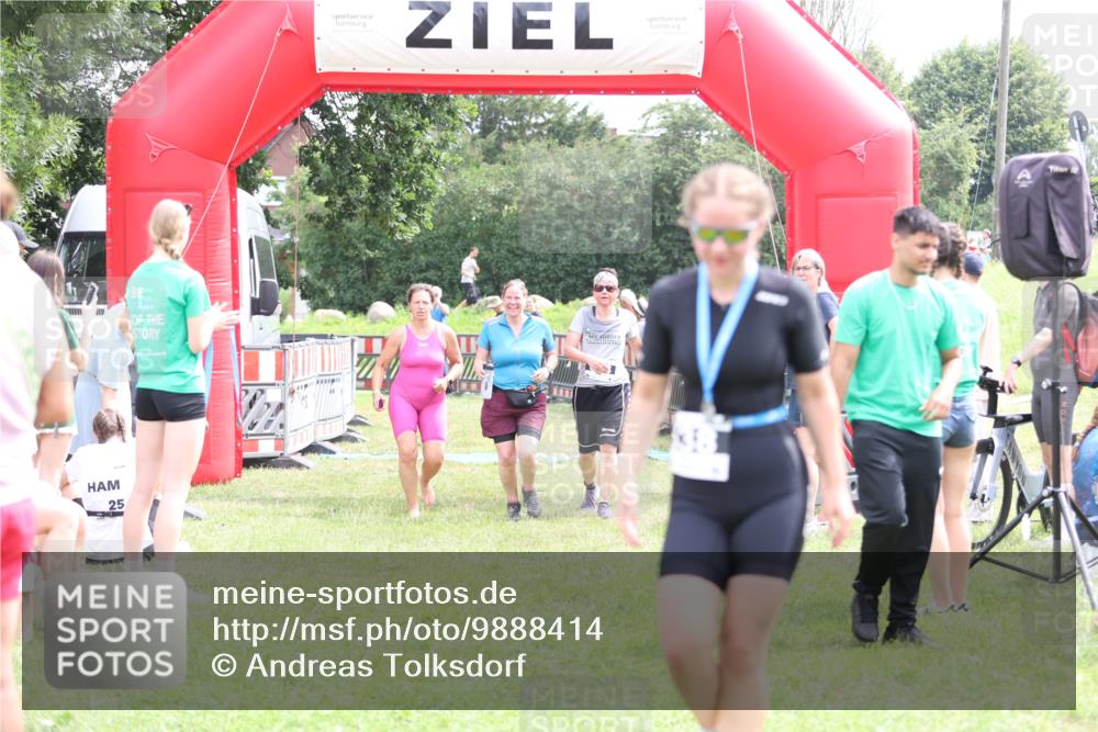 21.06.2026 - 29. Vierlanden-Triathlon Andreas Tolksdorf http://msf.ph/oto/9888414 21.06.2026 11:43:10 Ziel 613, 613 meine-sportfotos.de