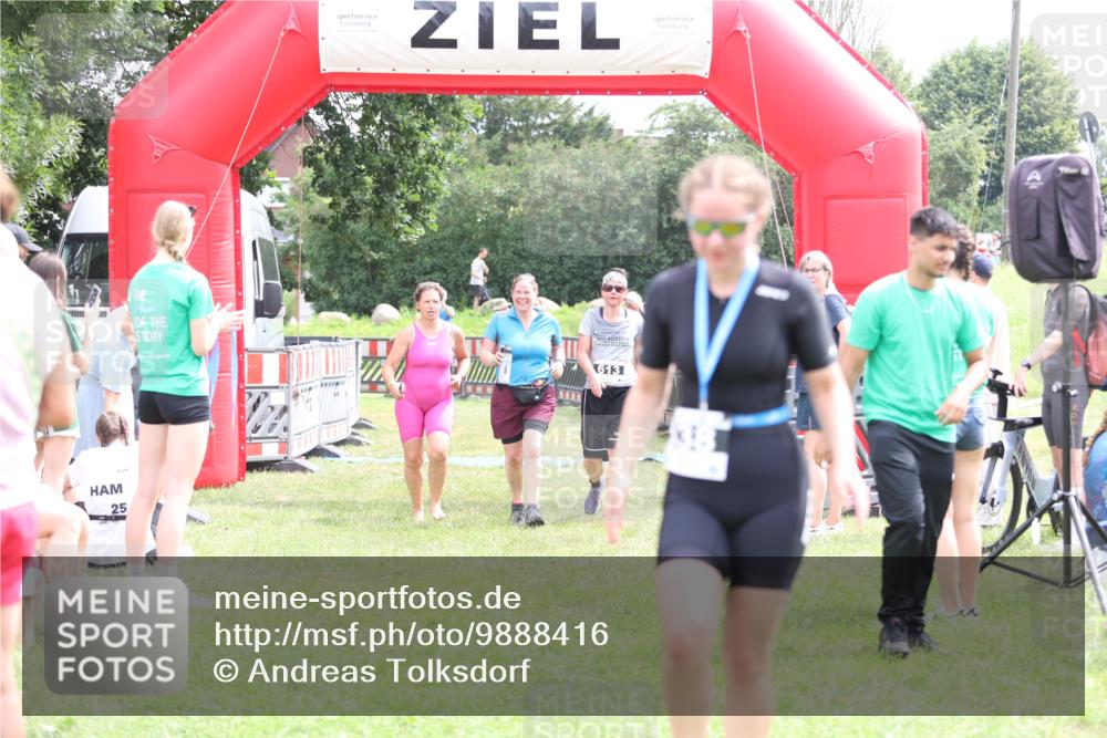 21.06.2026 - 29. Vierlanden-Triathlon Andreas Tolksdorf http://msf.ph/oto/9888416 21.06.2026 11:43:10 Ziel 613, 613 meine-sportfotos.de