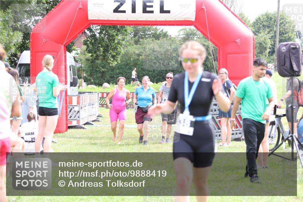 21.06.2026 - 29. Vierlanden-Triathlon Andreas Tolksdorf http://msf.ph/oto/9888419 21.06.2026 11:43:10 Ziel 613, 613 meine-sportfotos.de