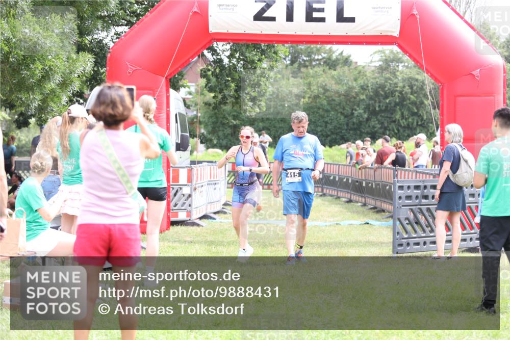 21.06.2026 - 29. Vierlanden-Triathlon Andreas Tolksdorf http://msf.ph/oto/9888431 21.06.2026 11:43:33 Ziel 415, 455, 576, 415, 455, 576 meine-sportfotos.de