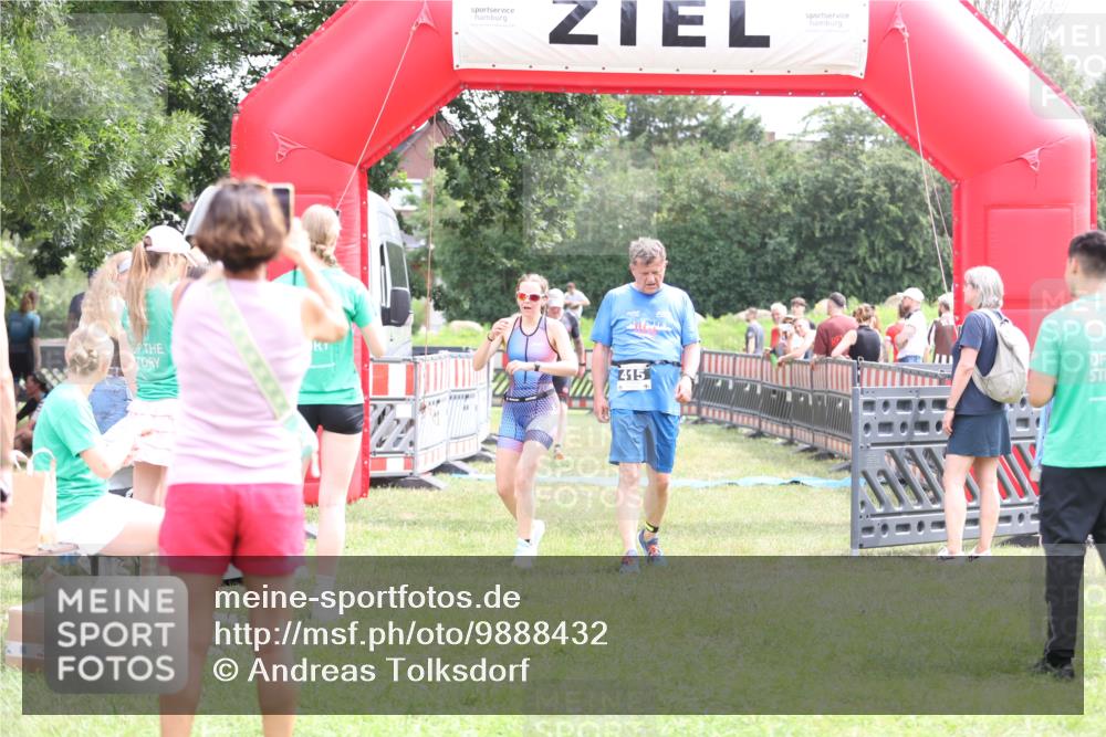 21.06.2026 - 29. Vierlanden-Triathlon Andreas Tolksdorf http://msf.ph/oto/9888432 21.06.2026 11:43:33 Ziel 415, 455, 576, 415, 455, 576 meine-sportfotos.de