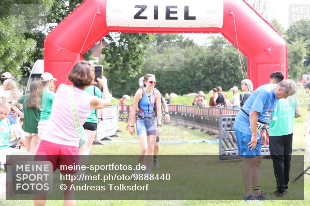 21.06.2026 - 29. Vierlanden-Triathlon Andreas Tolksdorf http://msf.ph/oto/9888440 21.06.2026 11:43:42 Ziel 556, 556 meine-sportfotos.de