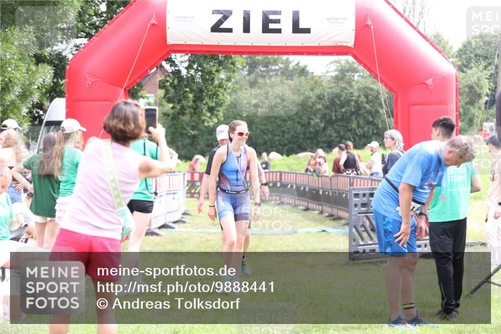 21.06.2026 - 29. Vierlanden-Triathlon Andreas Tolksdorf http://msf.ph/oto/9888441 21.06.2026 11:43:42 Ziel 556, 556 meine-sportfotos.de