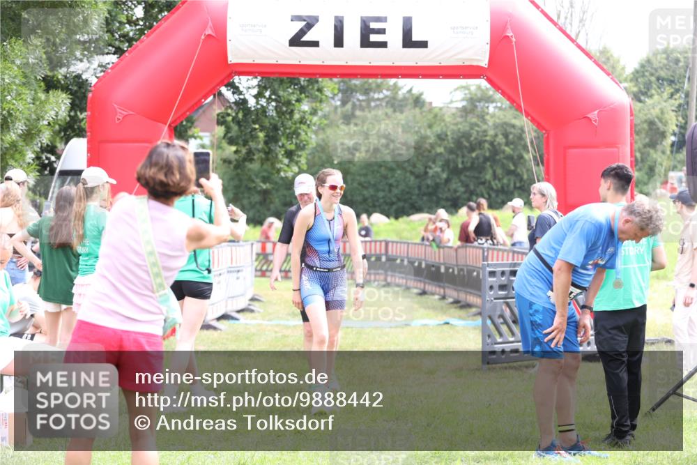 21.06.2026 - 29. Vierlanden-Triathlon Andreas Tolksdorf http://msf.ph/oto/9888442 21.06.2026 11:43:42 Ziel 556, 556 meine-sportfotos.de