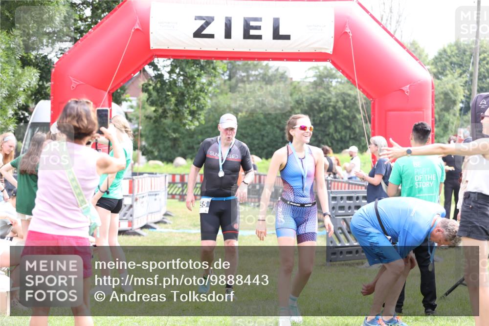 21.06.2026 - 29. Vierlanden-Triathlon Andreas Tolksdorf http://msf.ph/oto/9888443 21.06.2026 11:43:45 Ziel 556, 556 meine-sportfotos.de