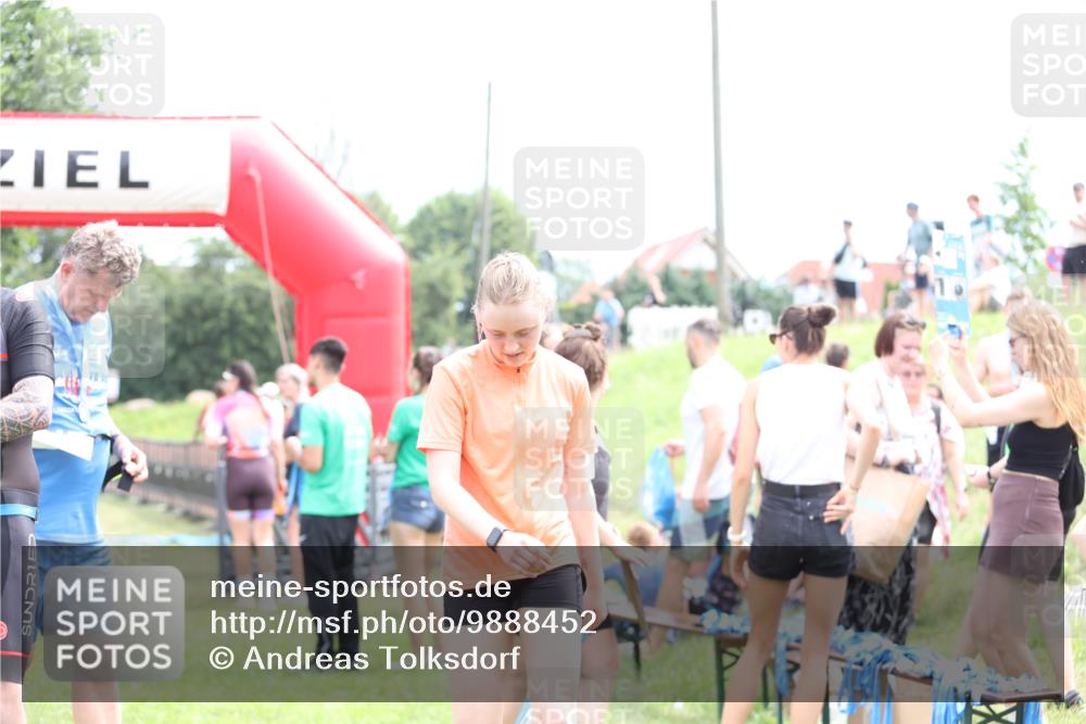 21.06.2026 - 29. Vierlanden-Triathlon Andreas Tolksdorf http://msf.ph/oto/9888452 21.06.2026 11:43:56 Ziel  meine-sportfotos.de