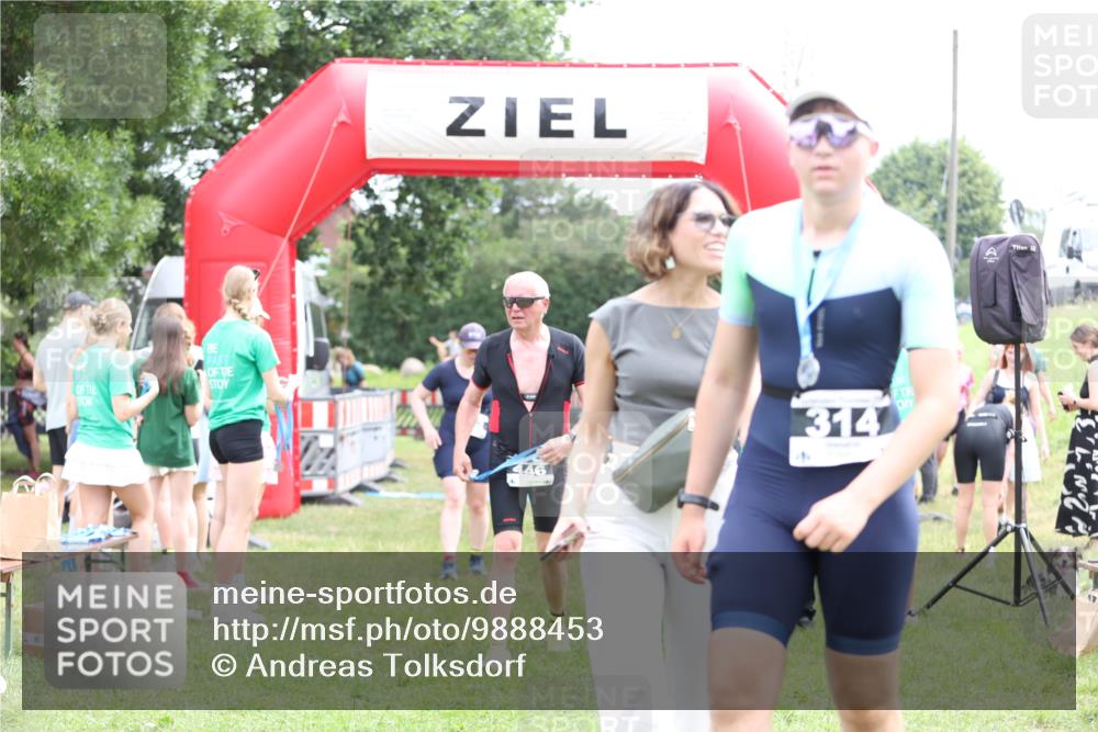 21.06.2026 - 29. Vierlanden-Triathlon Andreas Tolksdorf http://msf.ph/oto/9888453 21.06.2026 11:45:58 Ziel 494, 494 meine-sportfotos.de