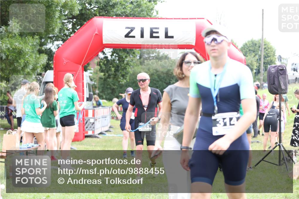 21.06.2026 - 29. Vierlanden-Triathlon Andreas Tolksdorf http://msf.ph/oto/9888455 21.06.2026 11:45:58 Ziel 494, 494 meine-sportfotos.de