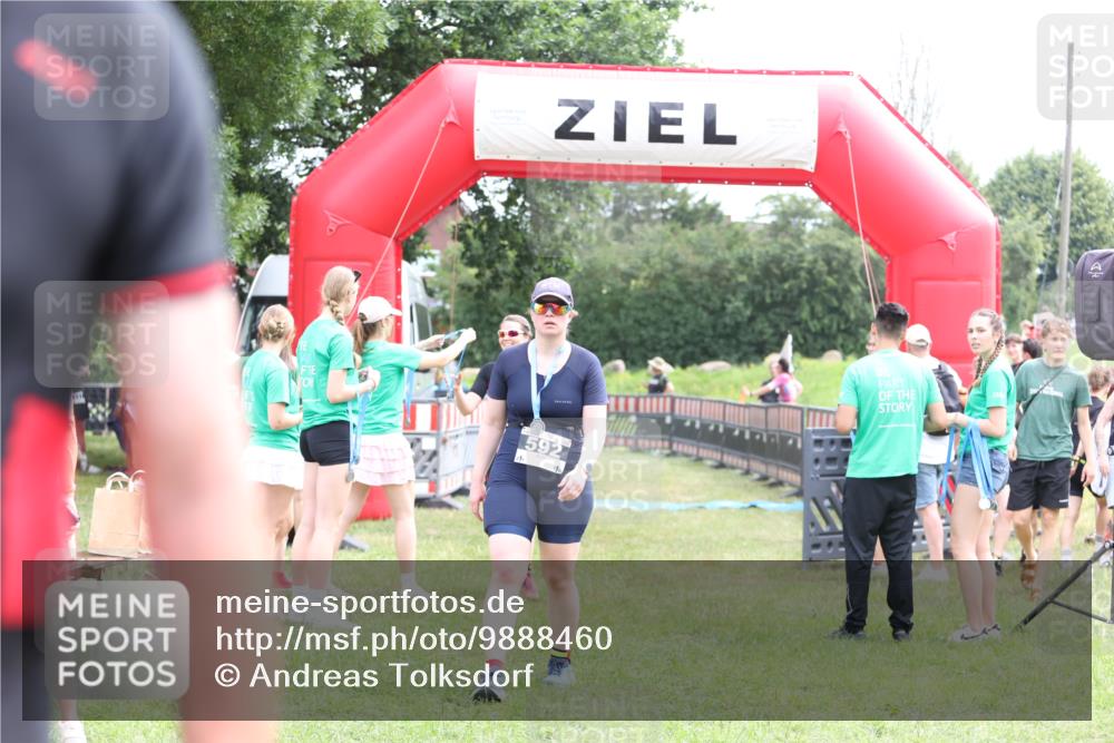 21.06.2026 - 29. Vierlanden-Triathlon Andreas Tolksdorf http://msf.ph/oto/9888460 21.06.2026 11:46:06 Ziel 494, 494 meine-sportfotos.de
