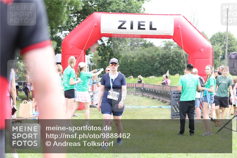 21.06.2026 - 29. Vierlanden-Triathlon Andreas Tolksdorf http://msf.ph/oto/9888462 21.06.2026 11:46:06 Ziel 494, 494 meine-sportfotos.de