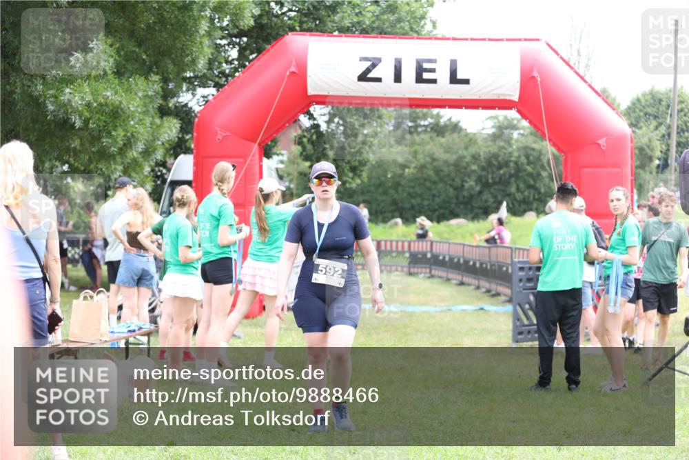 21.06.2026 - 29. Vierlanden-Triathlon Andreas Tolksdorf http://msf.ph/oto/9888466 21.06.2026 11:46:07 Ziel  meine-sportfotos.de