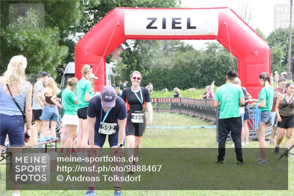 21.06.2026 - 29. Vierlanden-Triathlon Andreas Tolksdorf http://msf.ph/oto/9888467 21.06.2026 11:46:11 Ziel 502, 502 meine-sportfotos.de