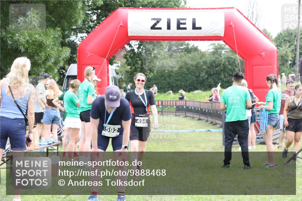 21.06.2026 - 29. Vierlanden-Triathlon Andreas Tolksdorf http://msf.ph/oto/9888468 21.06.2026 11:46:11 Ziel 502, 502 meine-sportfotos.de
