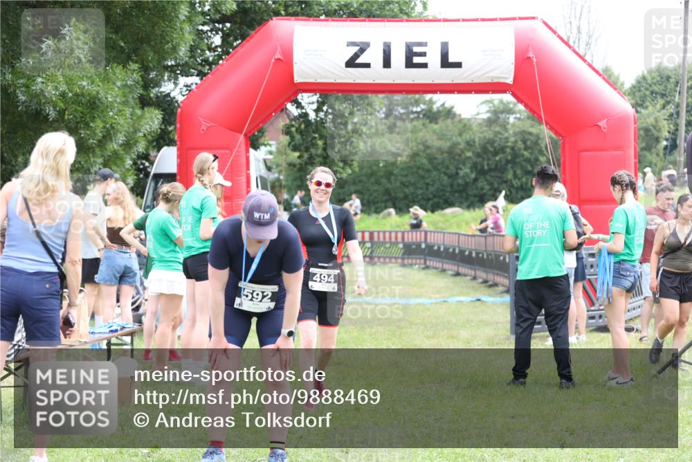 21.06.2026 - 29. Vierlanden-Triathlon Andreas Tolksdorf http://msf.ph/oto/9888469 21.06.2026 11:46:11 Ziel 502, 502 meine-sportfotos.de
