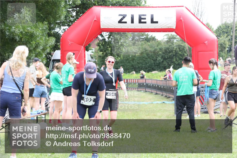 21.06.2026 - 29. Vierlanden-Triathlon Andreas Tolksdorf http://msf.ph/oto/9888470 21.06.2026 11:46:11 Ziel 502, 502 meine-sportfotos.de