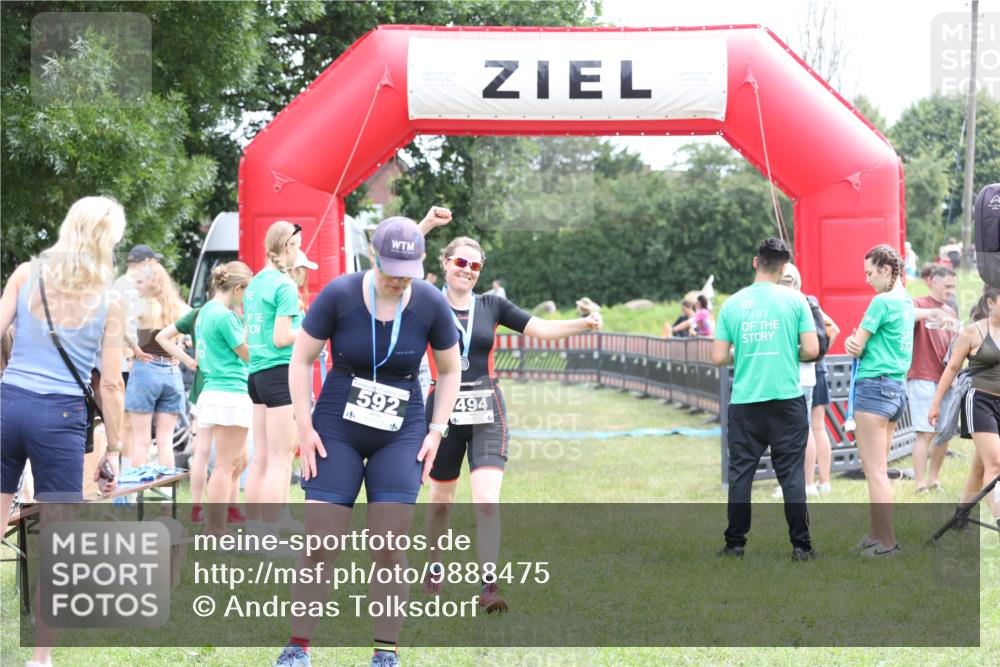 21.06.2026 - 29. Vierlanden-Triathlon Andreas Tolksdorf http://msf.ph/oto/9888475 21.06.2026 11:46:11 Ziel 502, 502 meine-sportfotos.de