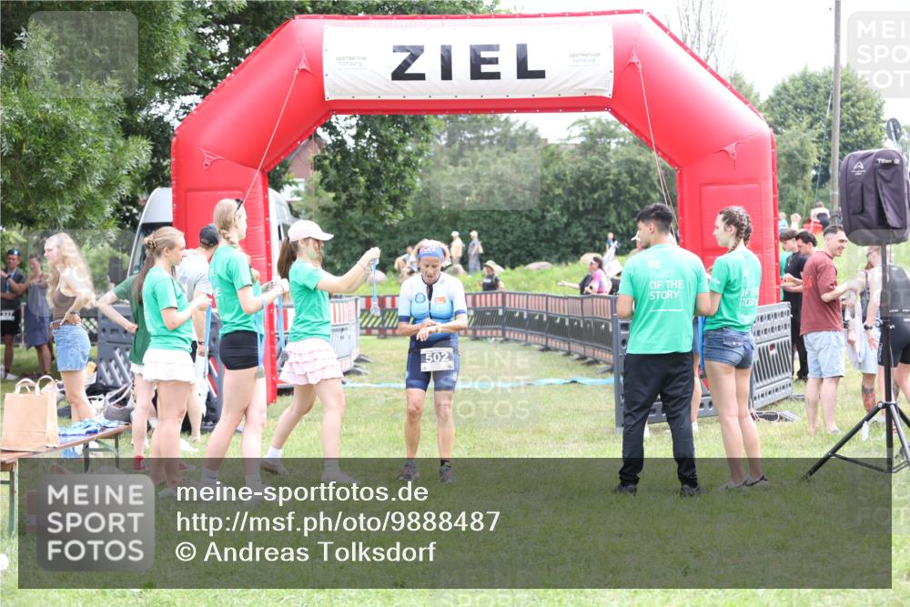 21.06.2026 - 29. Vierlanden-Triathlon Andreas Tolksdorf http://msf.ph/oto/9888487 21.06.2026 11:46:24 Ziel 502, 502 meine-sportfotos.de