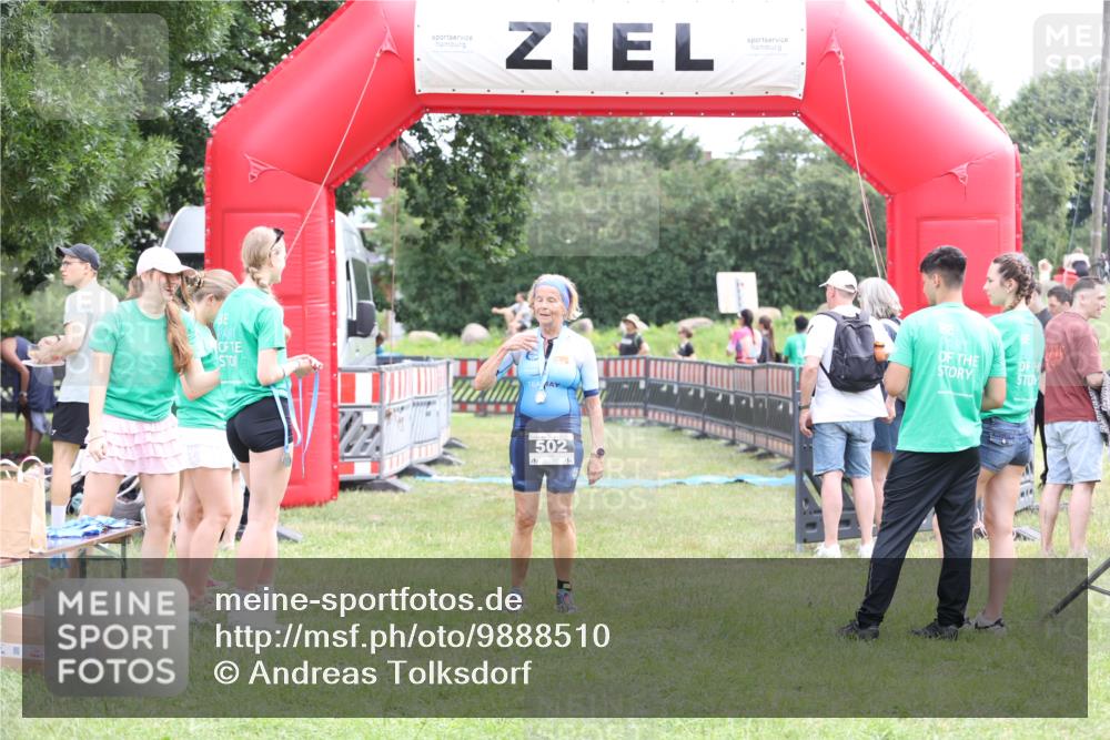 21.06.2026 - 29. Vierlanden-Triathlon Andreas Tolksdorf http://msf.ph/oto/9888510 21.06.2026 11:46:31 Ziel 567, 567 meine-sportfotos.de