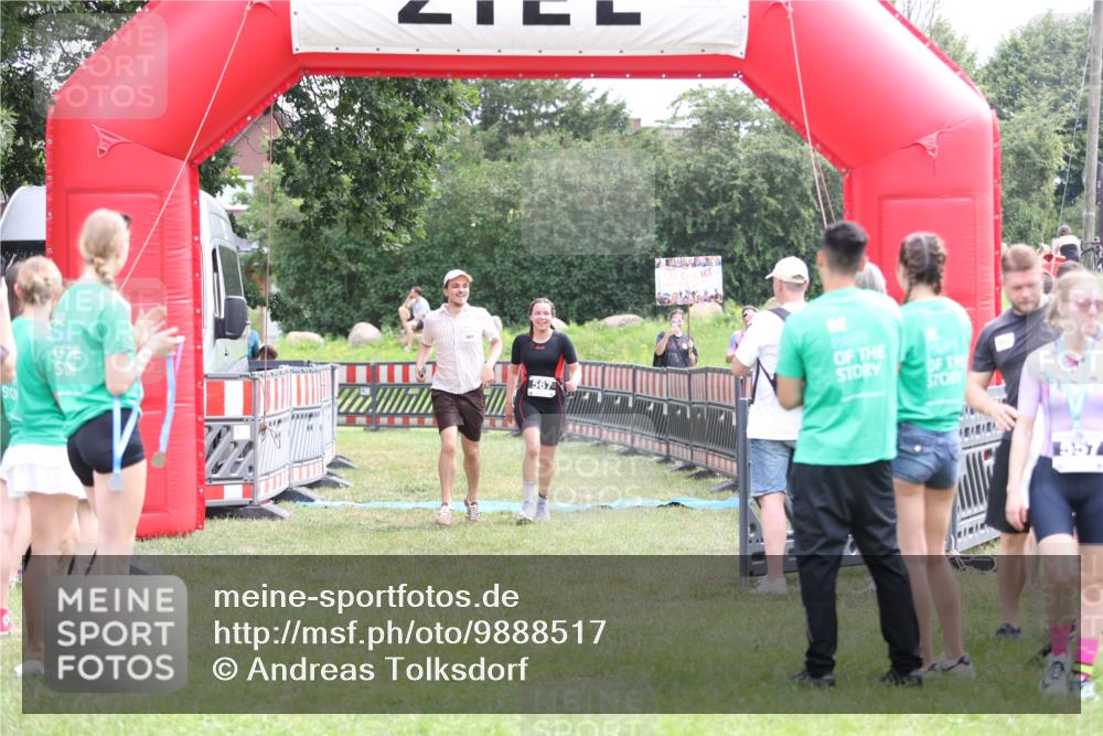 21.06.2026 - 29. Vierlanden-Triathlon Andreas Tolksdorf http://msf.ph/oto/9888517 21.06.2026 11:46:41 Ziel 560, 567, 560, 567 meine-sportfotos.de