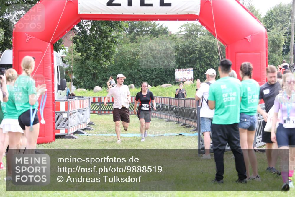 21.06.2026 - 29. Vierlanden-Triathlon Andreas Tolksdorf http://msf.ph/oto/9888519 21.06.2026 11:46:41 Ziel 560, 567, 560, 567 meine-sportfotos.de