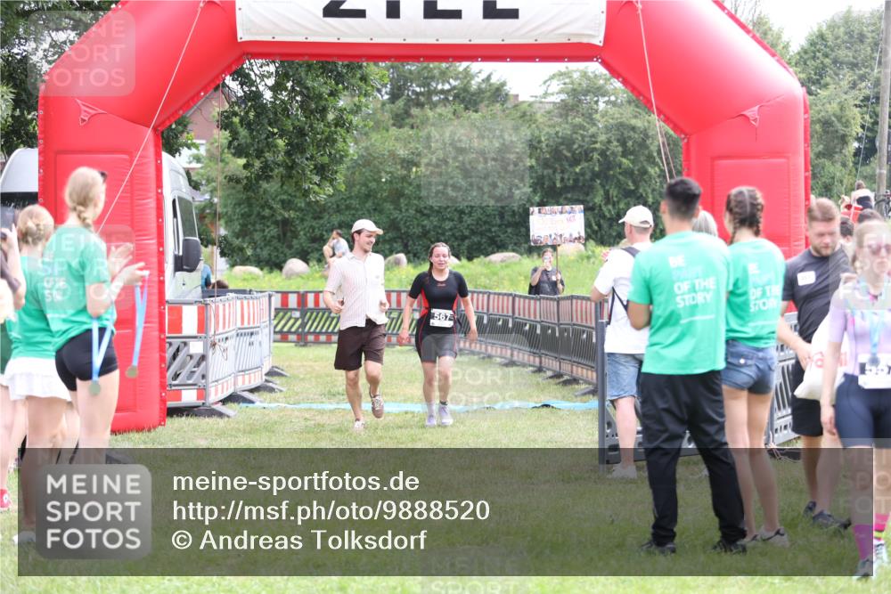21.06.2026 - 29. Vierlanden-Triathlon Andreas Tolksdorf http://msf.ph/oto/9888520 21.06.2026 11:46:41 Ziel 560, 567, 560, 567 meine-sportfotos.de