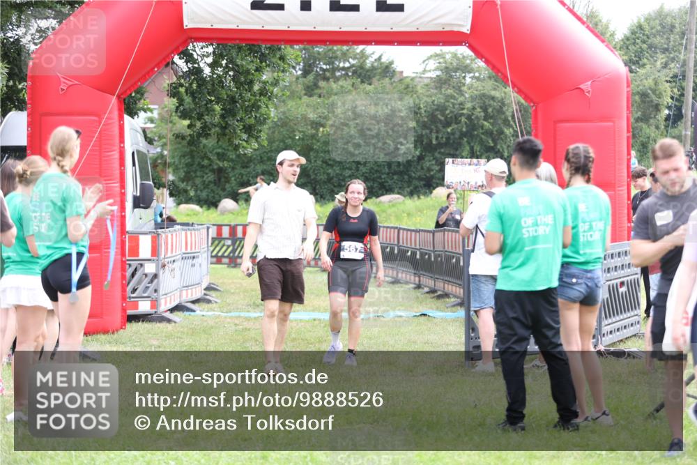 21.06.2026 - 29. Vierlanden-Triathlon Andreas Tolksdorf http://msf.ph/oto/9888526 21.06.2026 11:46:43 Ziel 560, 567, 560, 567 meine-sportfotos.de