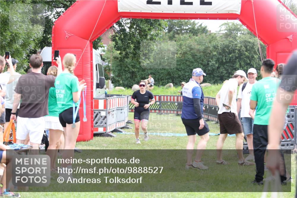 21.06.2026 - 29. Vierlanden-Triathlon Andreas Tolksdorf http://msf.ph/oto/9888527 21.06.2026 11:46:50 Ziel 560, 560 meine-sportfotos.de