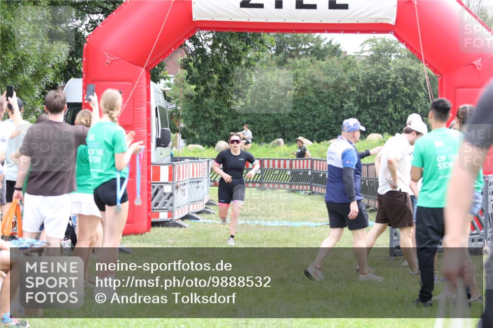 21.06.2026 - 29. Vierlanden-Triathlon Andreas Tolksdorf http://msf.ph/oto/9888532 21.06.2026 11:46:50 Ziel 560, 560 meine-sportfotos.de