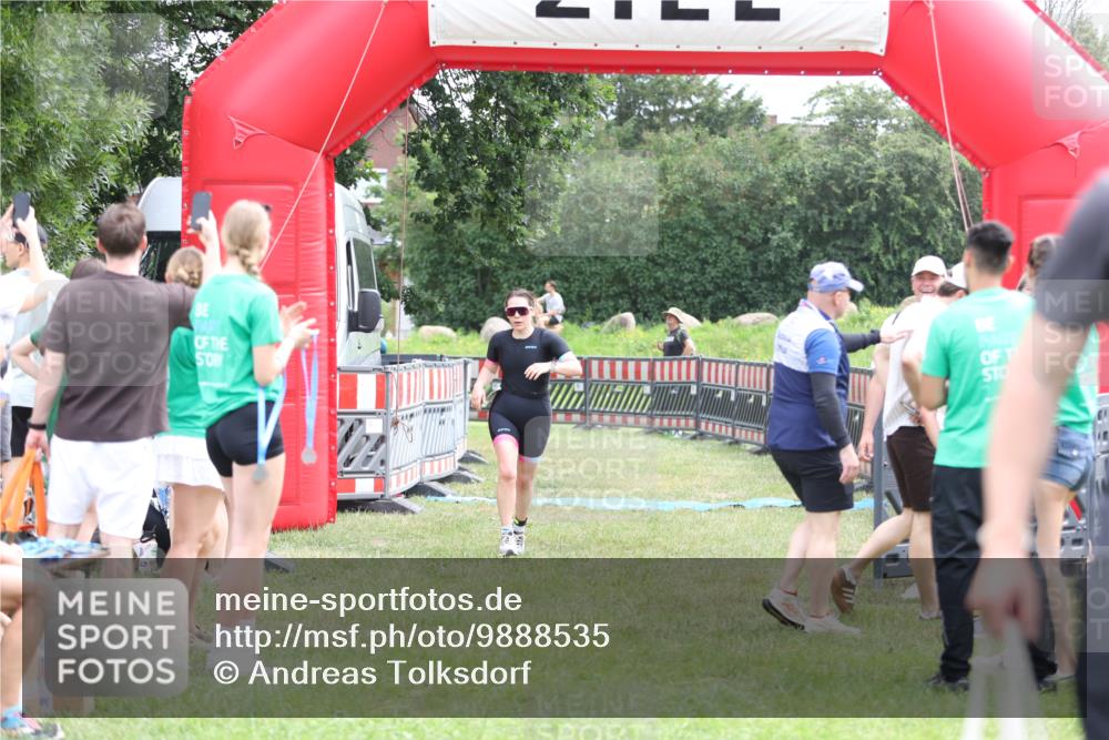 21.06.2026 - 29. Vierlanden-Triathlon Andreas Tolksdorf http://msf.ph/oto/9888535 21.06.2026 11:46:50 Ziel 560, 560 meine-sportfotos.de