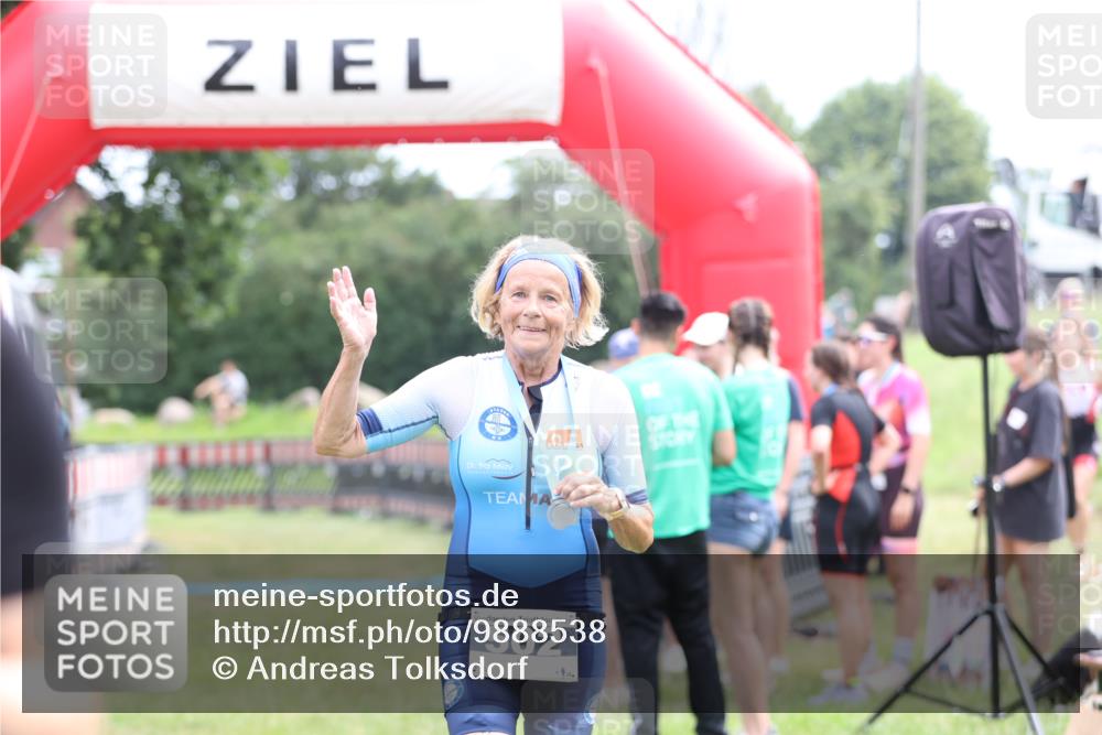 21.06.2026 - 29. Vierlanden-Triathlon Andreas Tolksdorf http://msf.ph/oto/9888538 21.06.2026 11:47:10 Ziel  meine-sportfotos.de